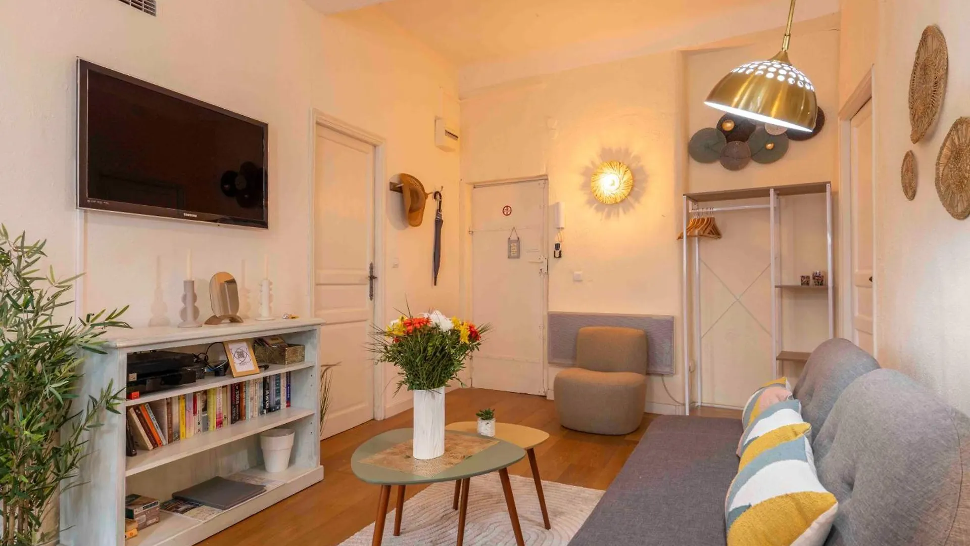 Apartment Charming Flat, Fully Equipped, Beach Only 300M - La Loge Nice