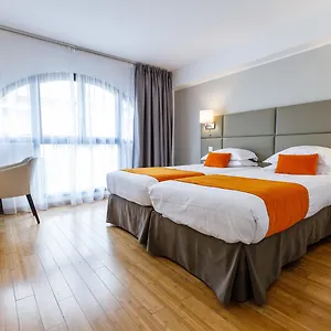 4* מלון Riviera