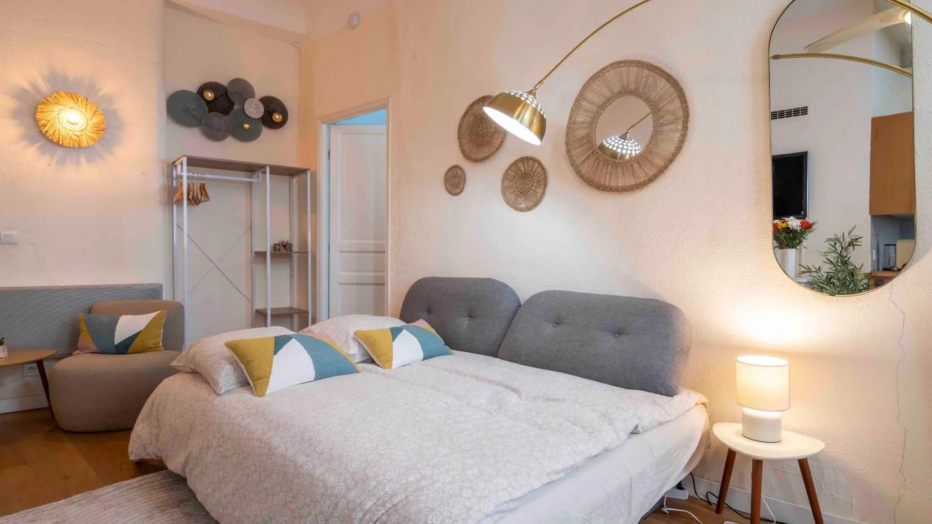Apartment Charming Flat, Fully Equipped, Beach Only 300M - La Loge Nice